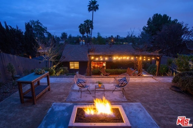 Los Angeles property outdoor fire pit patio